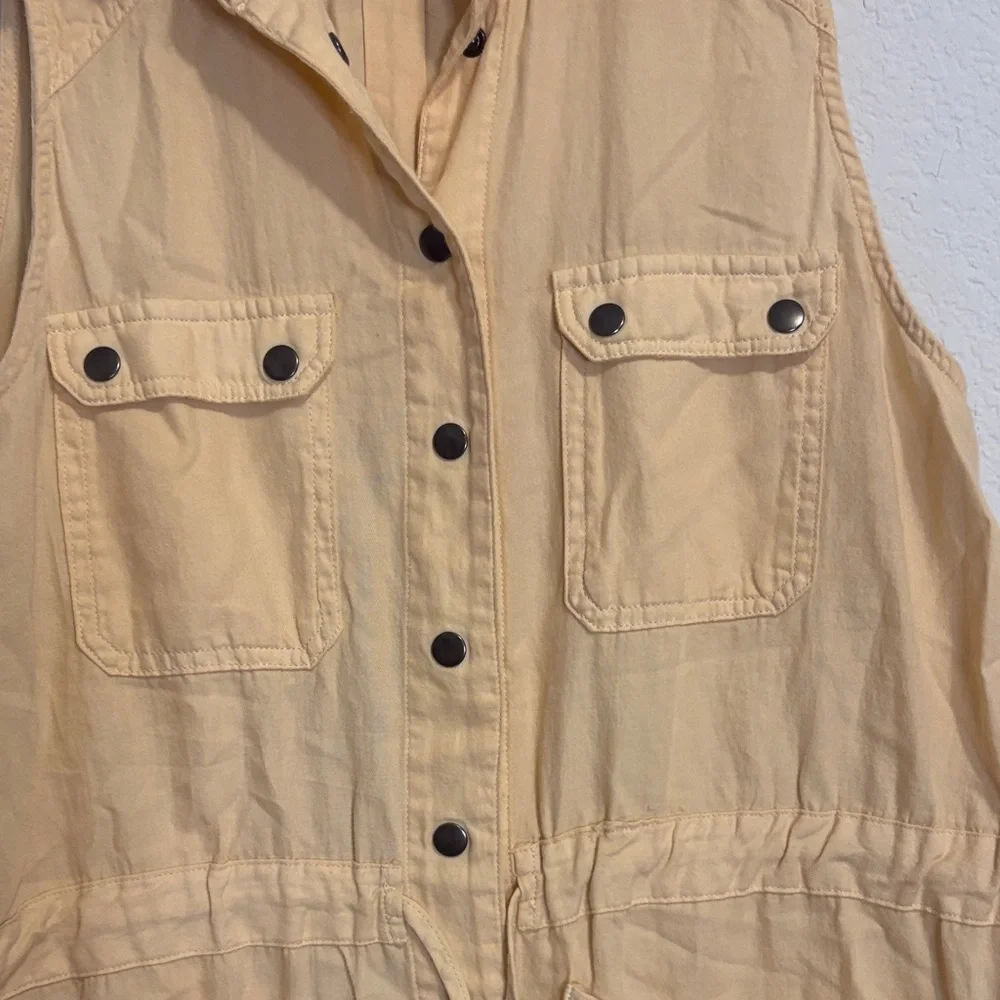 Free People Lightweight Sleeveless Utility Vest in light yellow XS - Picture 4 of 6